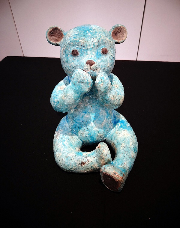 Jeanne Guilloux "Nounours Betise Turquoise" Raku Keramik 25 x 20 x 27 cm