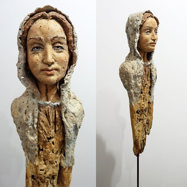 Angelika Littwin-Pieper "Der Schal" Schwemmholz und Keramik 167 x 25 cm