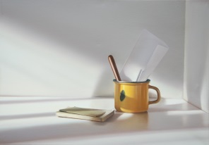 Edite Grinberga Gelbe Kanne mit Buch Öl auf Leinwand 50 x 70 cm web